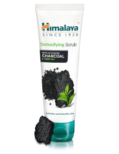 Detoxifying Scrub with Activated Charcoal & Green Tea -...